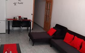 habitación pequeña en piso compartido con 2 adultos y 1 perrito